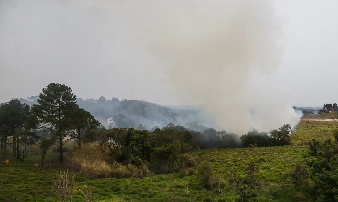 Com 46 cidades em alerta, SP reforça ações para combate aos incêndios