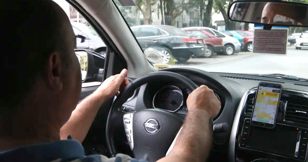 Estudo mostra que trabalhar grandes períodos dentro do carro pode trazer danos à saúde