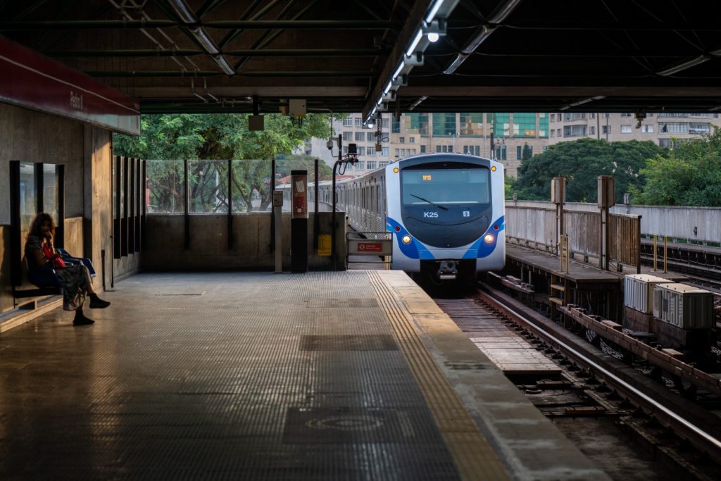 Metrô de SP oferece sessões de cinema aos passageiros da Linha 3-Vermelha nas férias